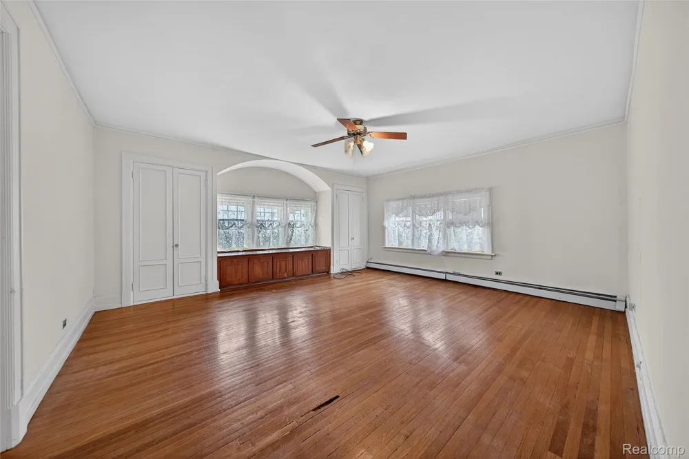 5044 Charing Cross Road Bloomfield Hills City, MI 48304