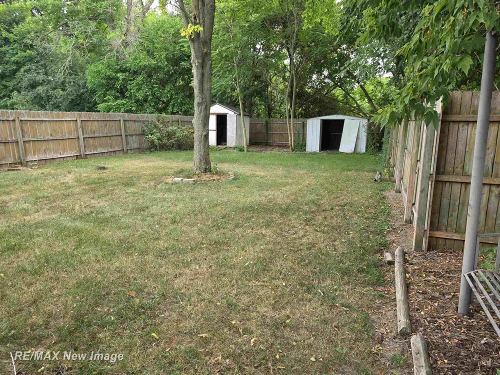 2502 S 24th Street Saginaw City, MI 48601