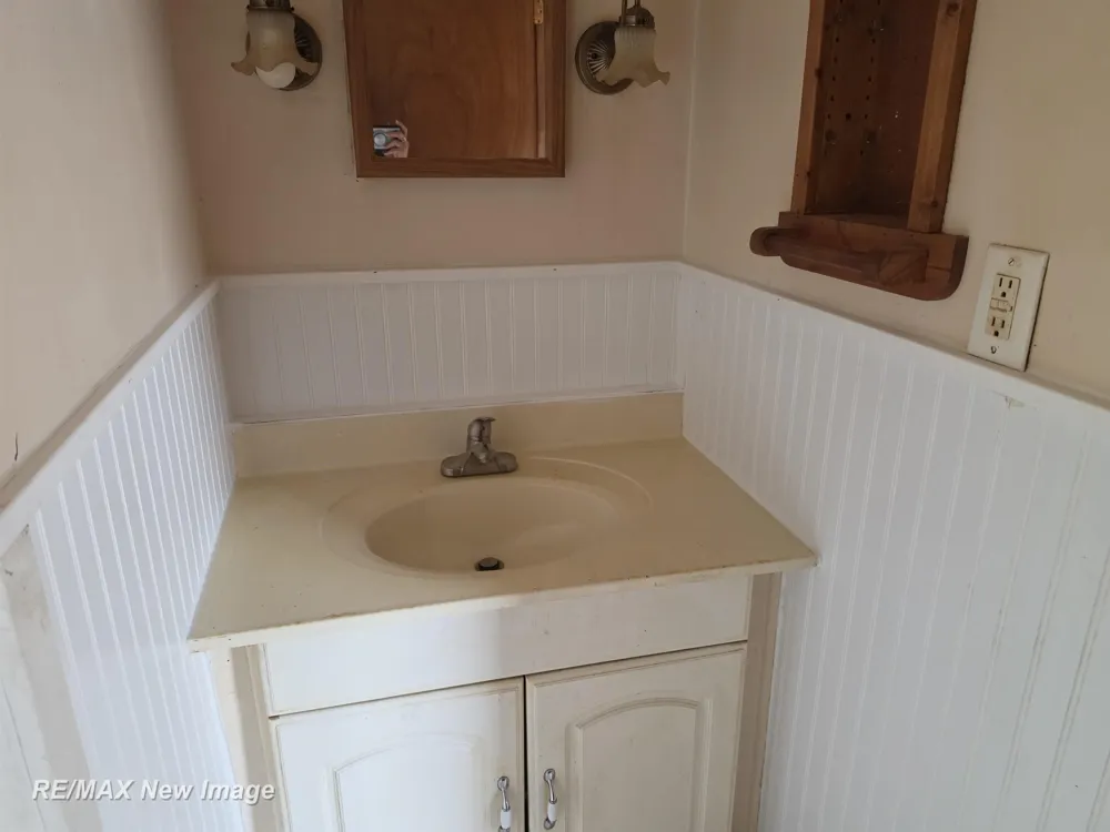 2502 S 24th Street Saginaw City, MI 48601