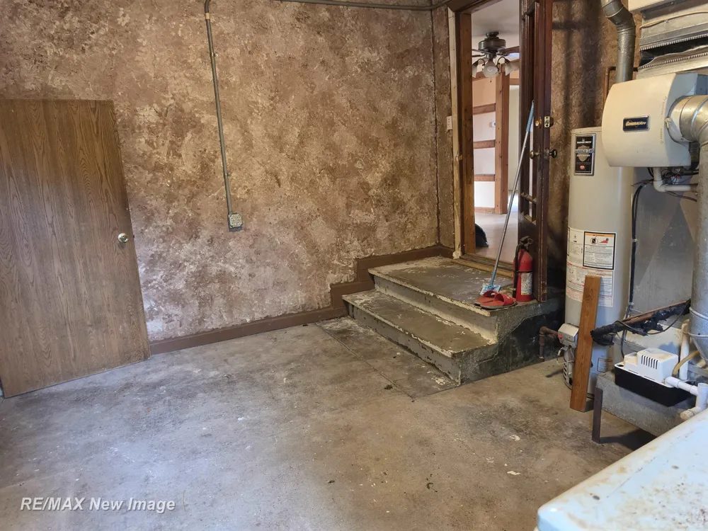 2502 S 24th Street Saginaw City, MI 48601