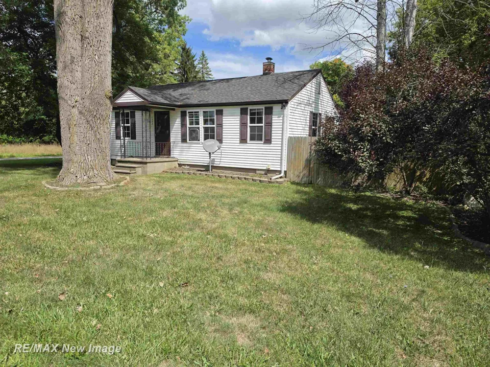 2502 S 24th Street Saginaw City, MI 48601