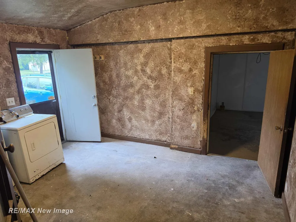 2502 S 24th Street Saginaw City, MI 48601