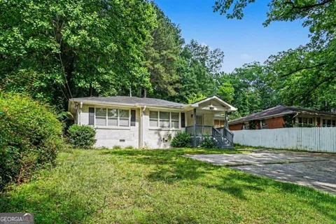 164 Fairburn RD SW