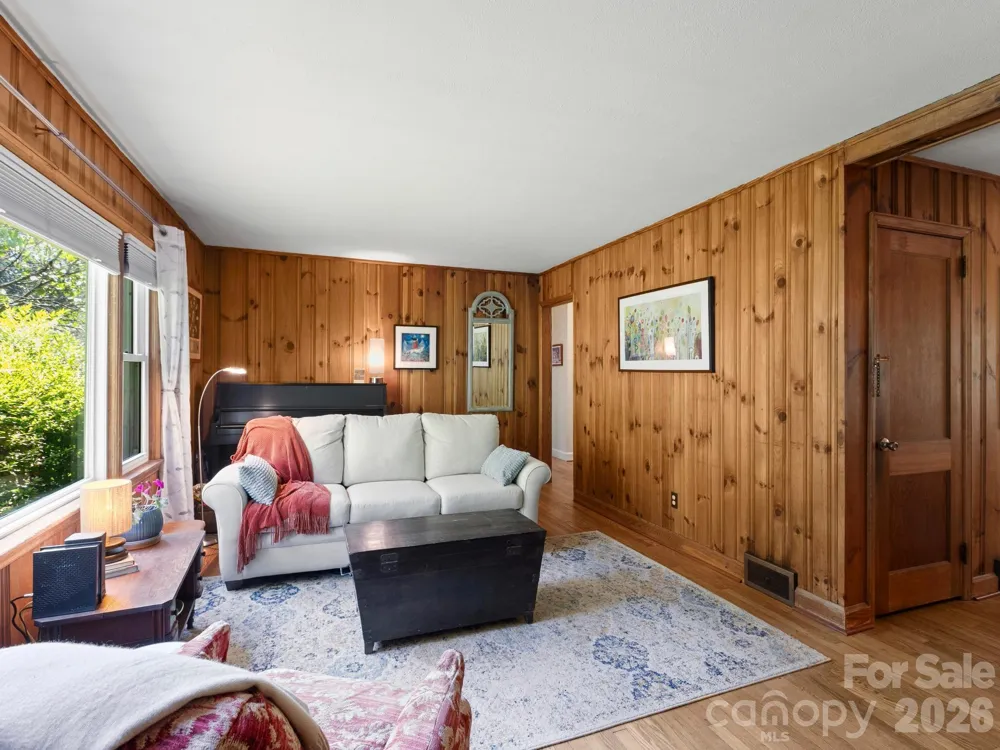 28 Arthur Road Asheville, NC 28806