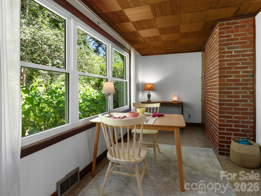28 Arthur Road Asheville, NC 28806