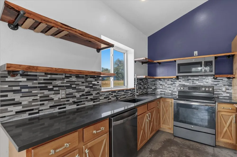 885 State Highway 71 Bastrop, TX 78602