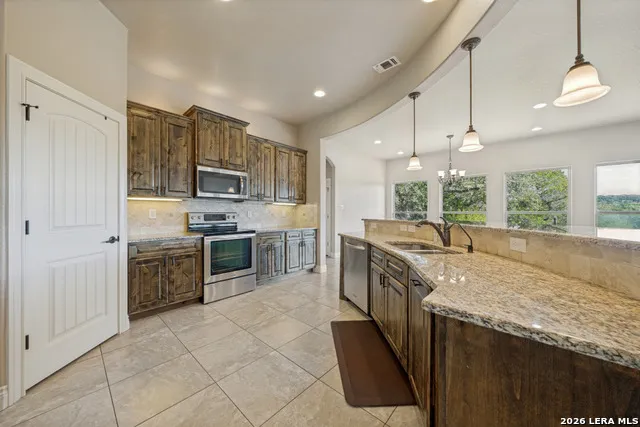 737 Flaman Rd Canyon Lake, TX 78133