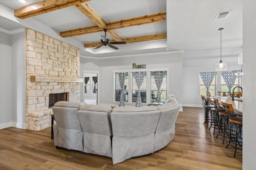 10020 Valley Oak Court Springtown, TX 76082