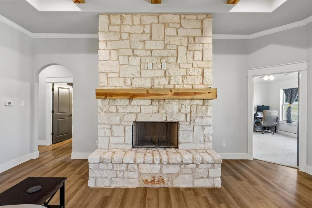 10020 Valley Oak Court Springtown, TX 76082