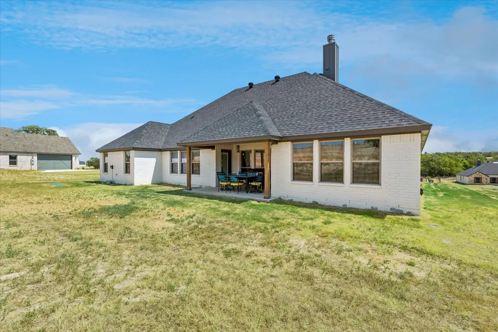 10020 Valley Oak Court Springtown, TX 76082