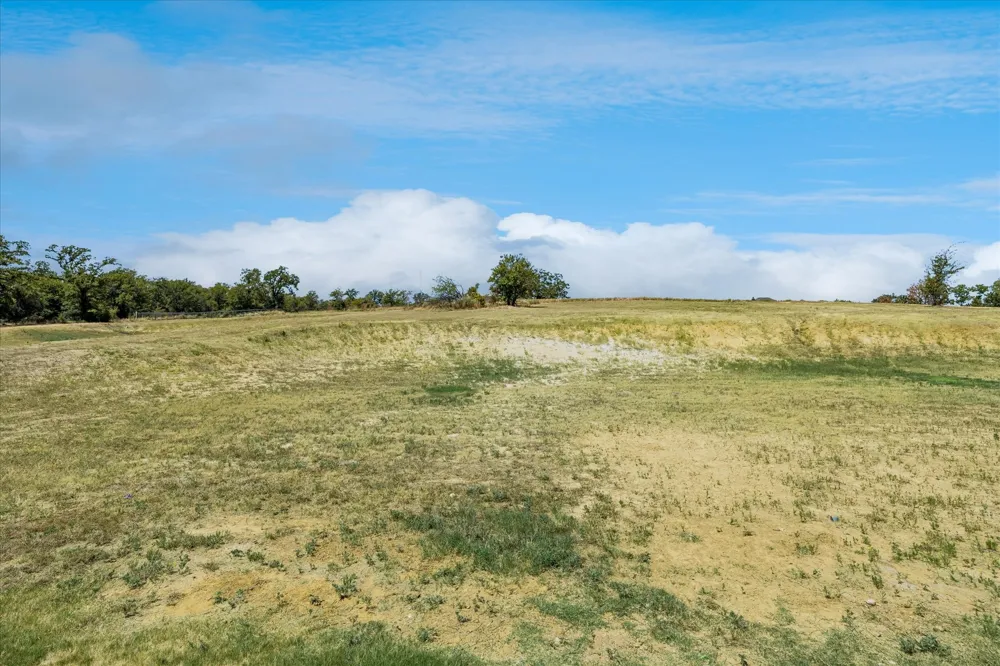 10020 Valley Oak Court Springtown, TX 76082