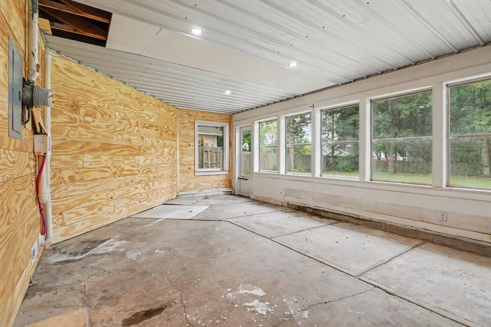 133 W 2nd Street Gladwin, MI 48624