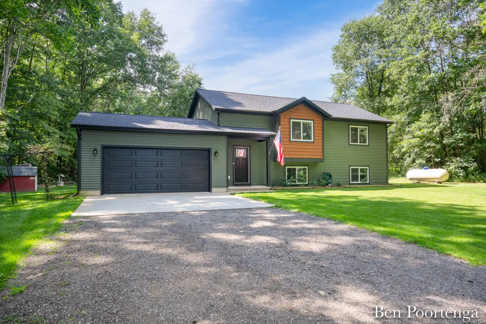 11637 Crimson Creek Drive Gowen, MI 49326