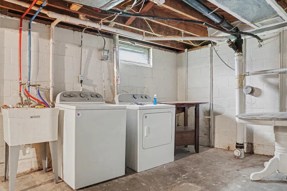 1528 Hamelink Drive Portage, MI 49002