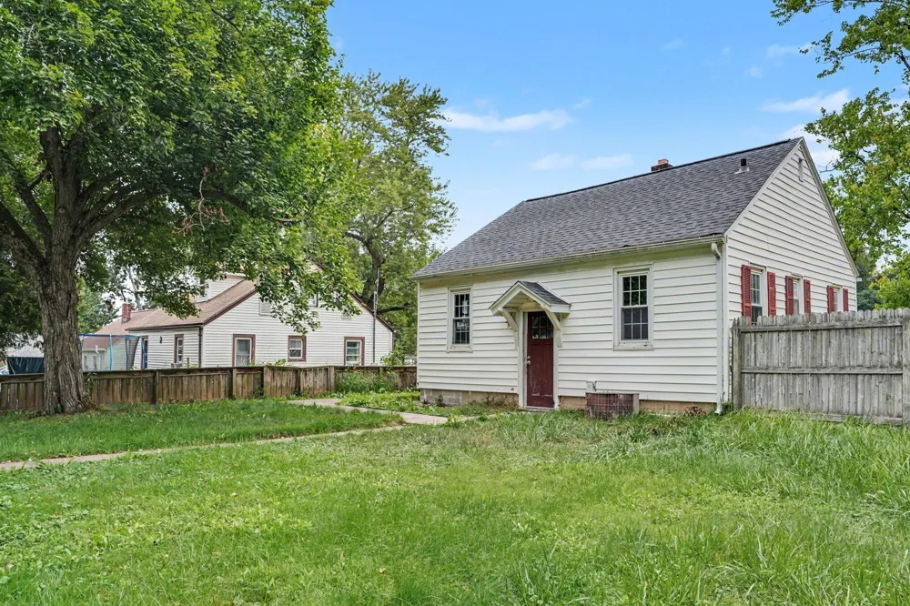 1528 Hamelink Drive Portage, MI 49002