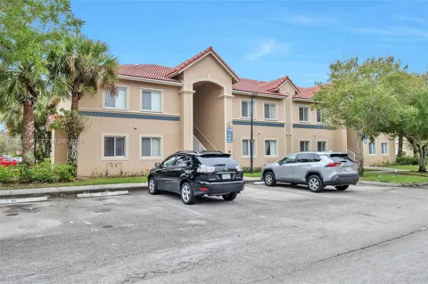 1103 Golden Lakes Blvd #1013