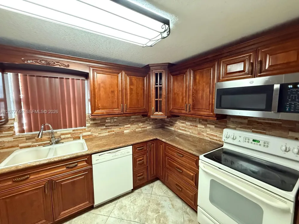 9357 Fontainebleau Blvd #D104 Miami, FL 33172