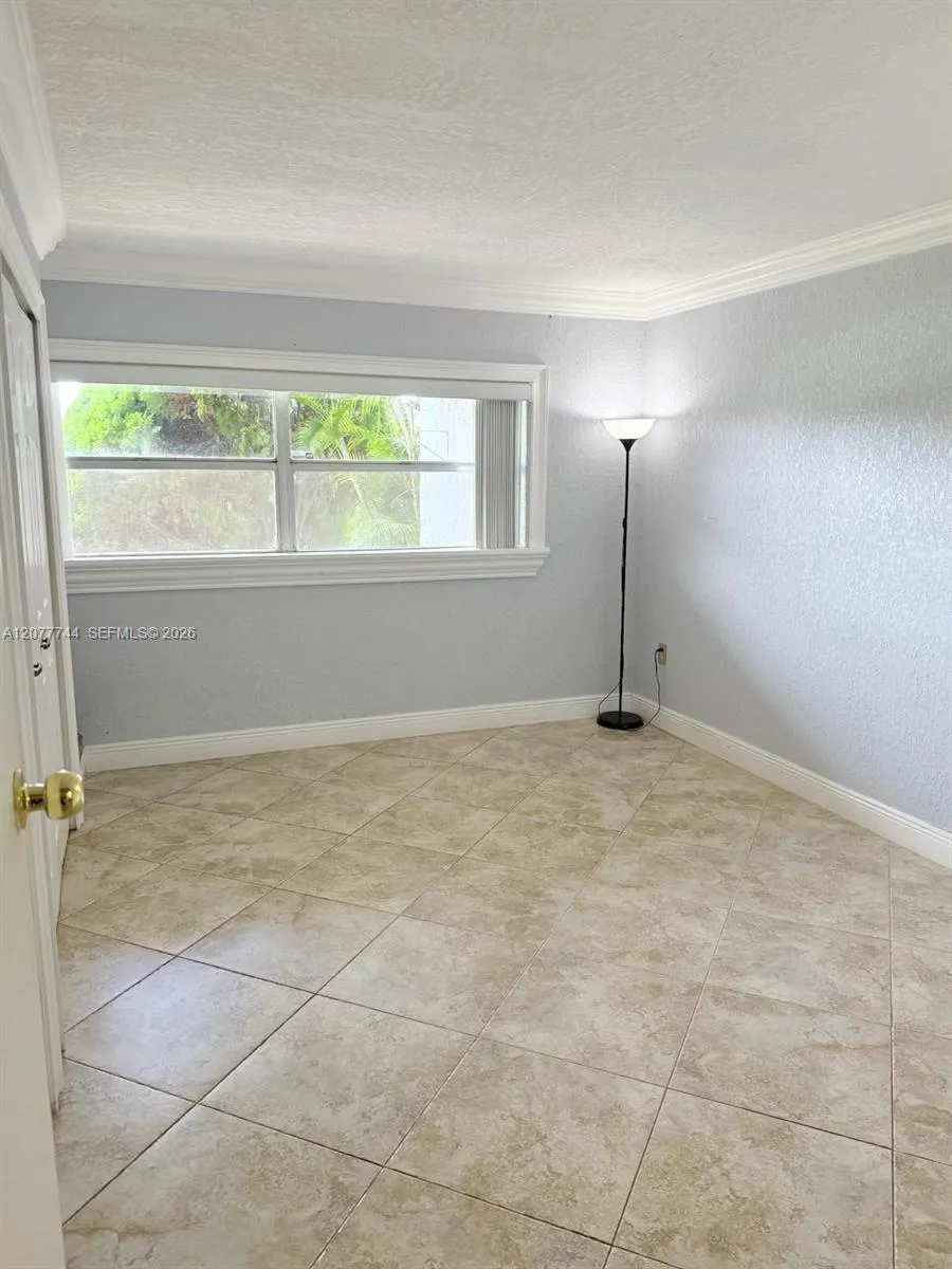 9357 Fontainebleau Blvd #D104 Miami, FL 33172