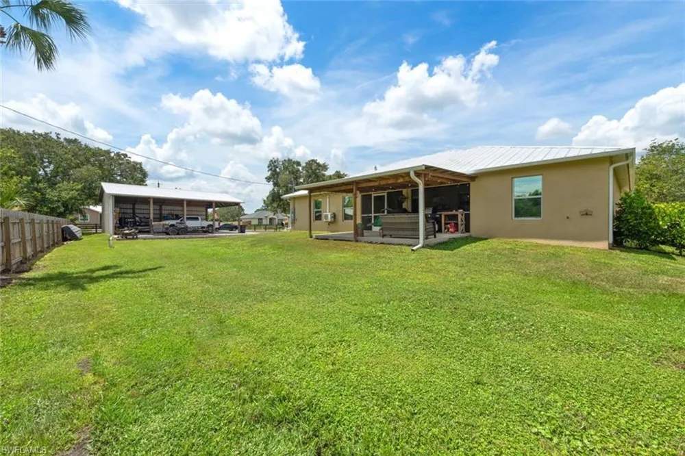 2401 Leavitt Road Alva, FL 33920