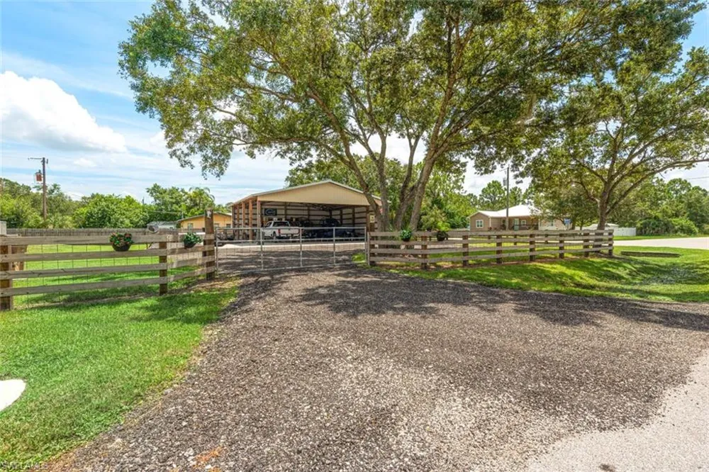 2401 Leavitt Road Alva, FL 33920