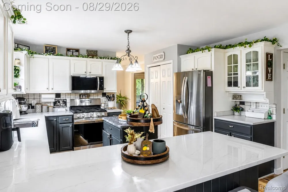 6837 Alta Drive Hamburg Township, MI 48116