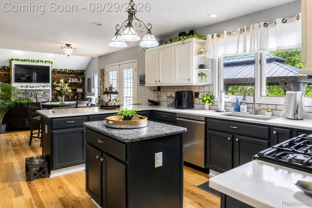 6837 Alta Drive Hamburg Township, MI 48116