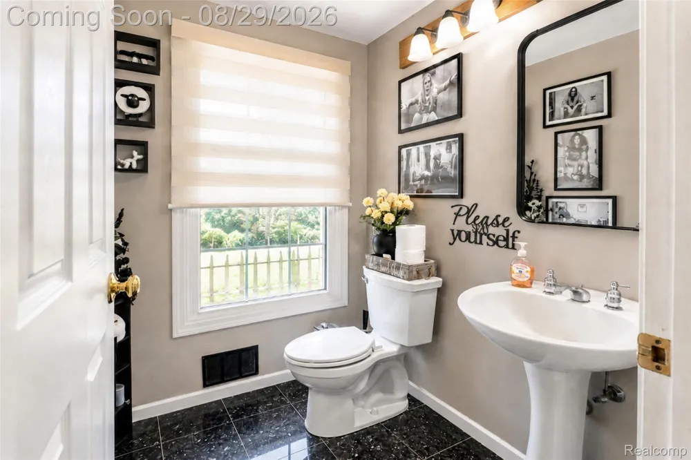 6837 Alta Drive Hamburg Township, MI 48116