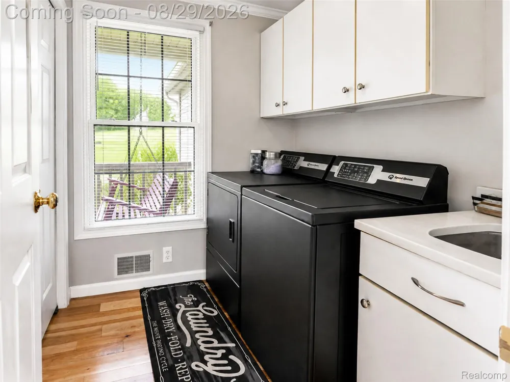 6837 Alta Drive Hamburg Township, MI 48116