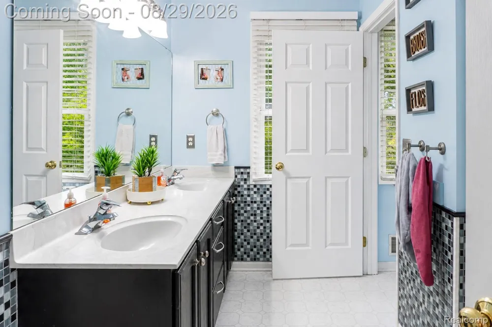 6837 Alta Drive Hamburg Township, MI 48116