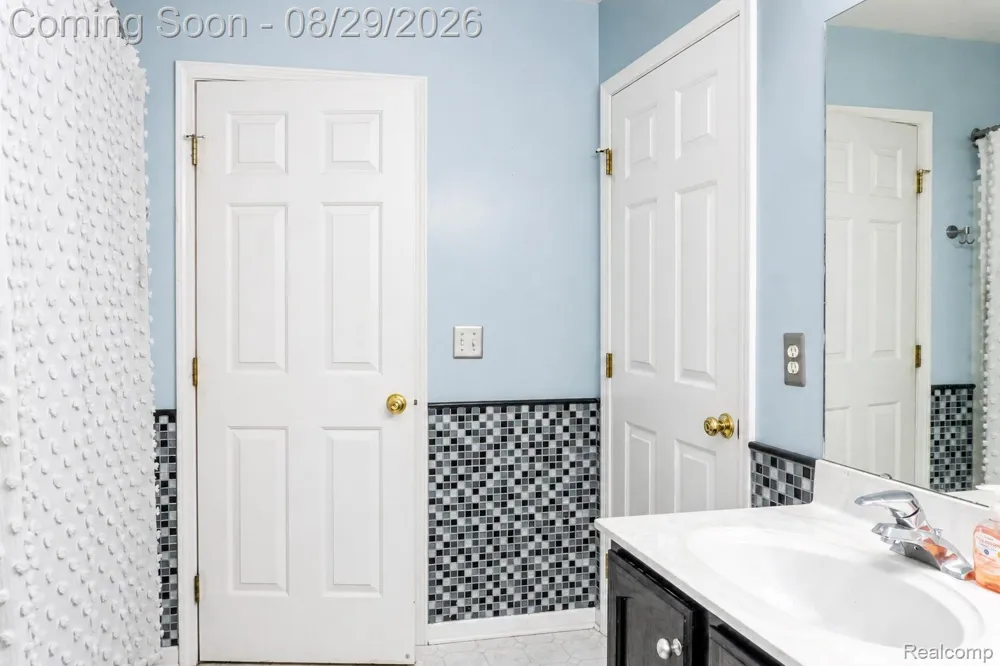 6837 Alta Drive Hamburg Township, MI 48116