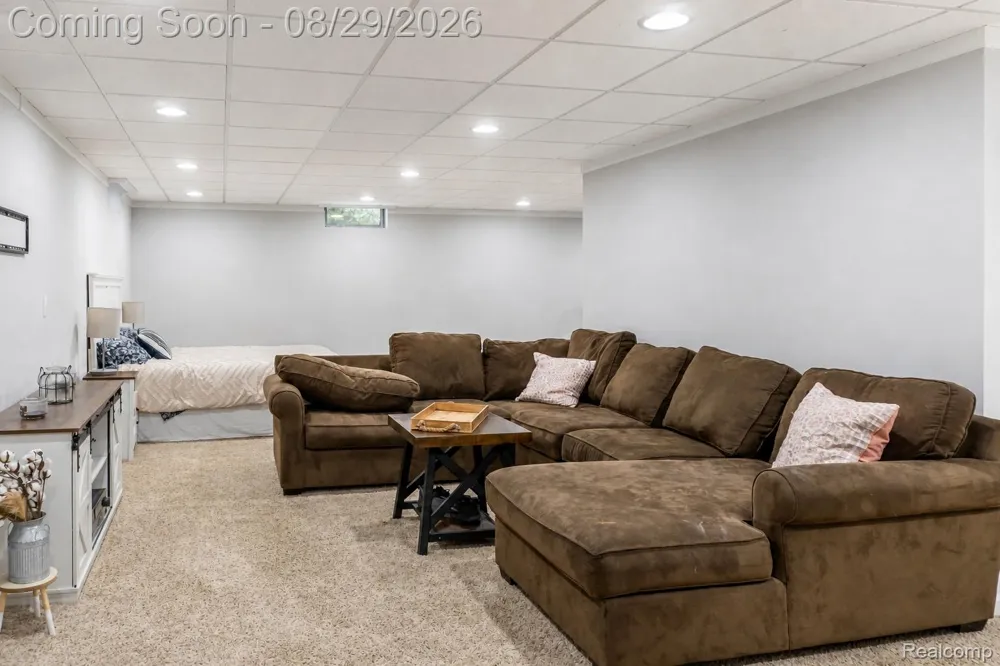 6837 Alta Drive Hamburg Township, MI 48116