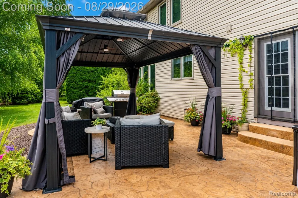 6837 Alta Drive Hamburg Township, MI 48116