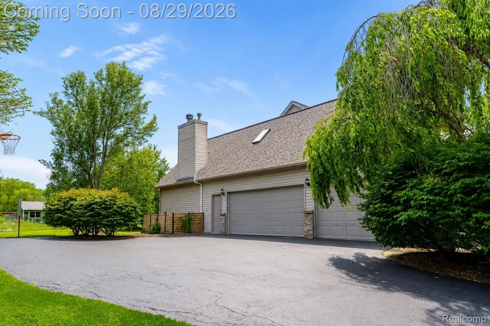 6837 Alta Drive Hamburg Township, MI 48116