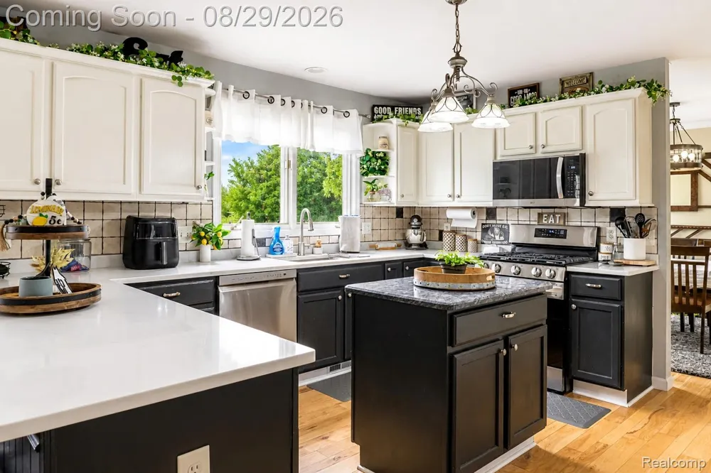 6837 Alta Drive Hamburg Township, MI 48116
