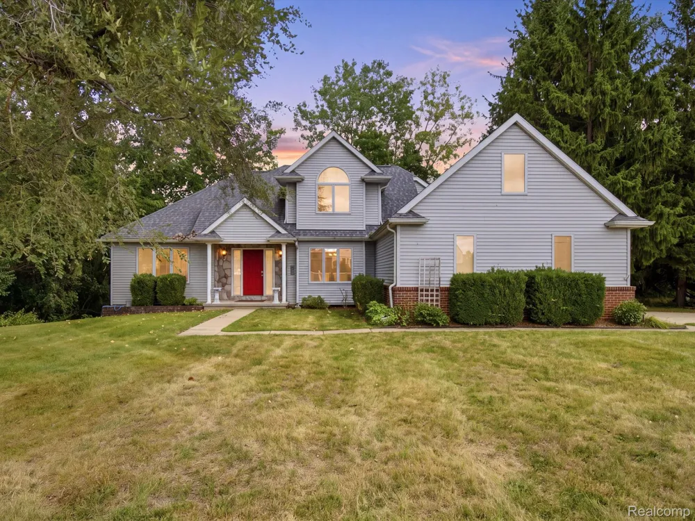 575 Lakes Edge Drive Oxford Village, MI 48371