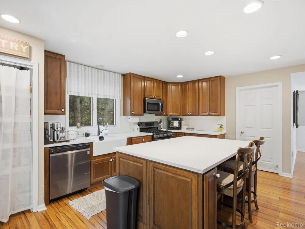 575 Lakes Edge Drive Oxford Village, MI 48371