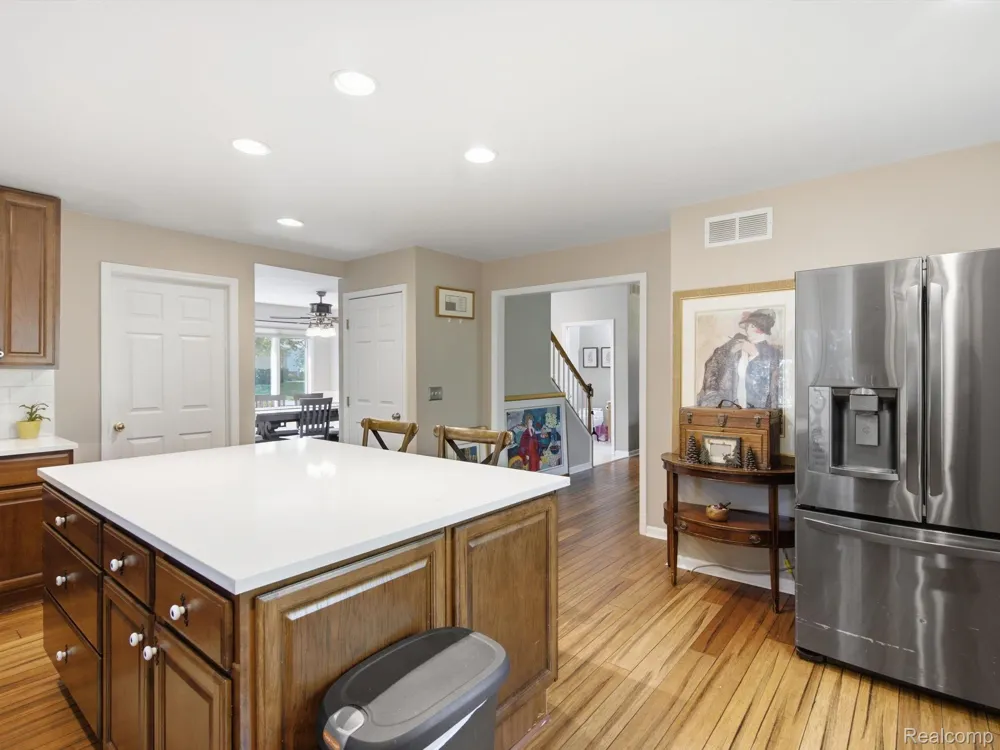 575 Lakes Edge Drive Oxford Village, MI 48371
