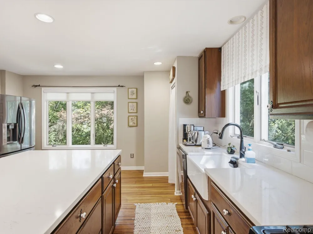 575 Lakes Edge Drive Oxford Village, MI 48371