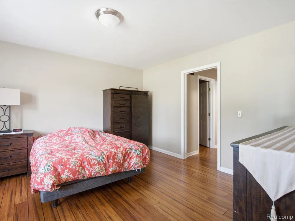 575 Lakes Edge Drive Oxford Village, MI 48371