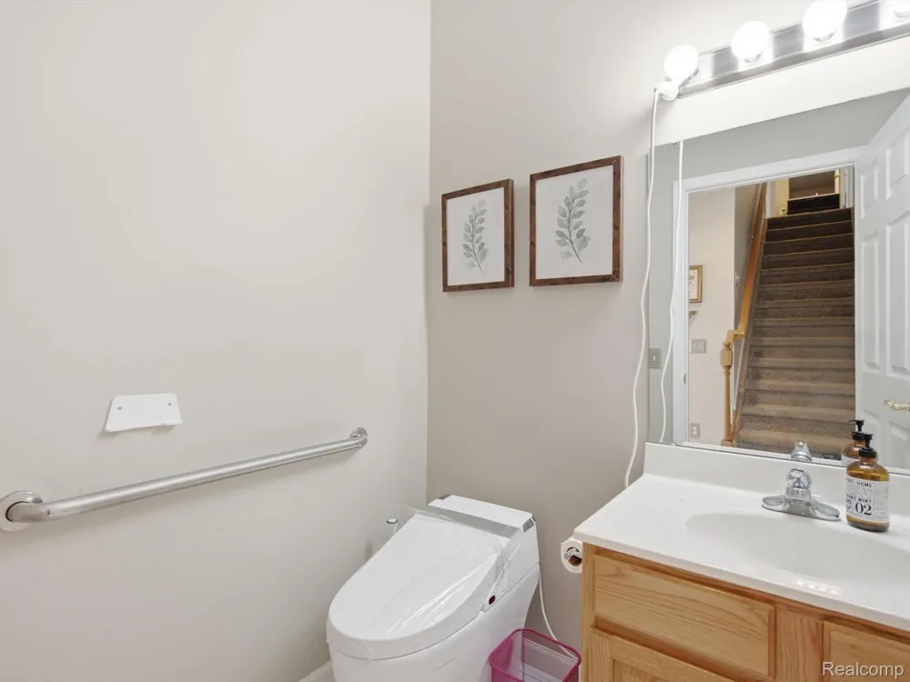 575 Lakes Edge Drive Oxford Village, MI 48371