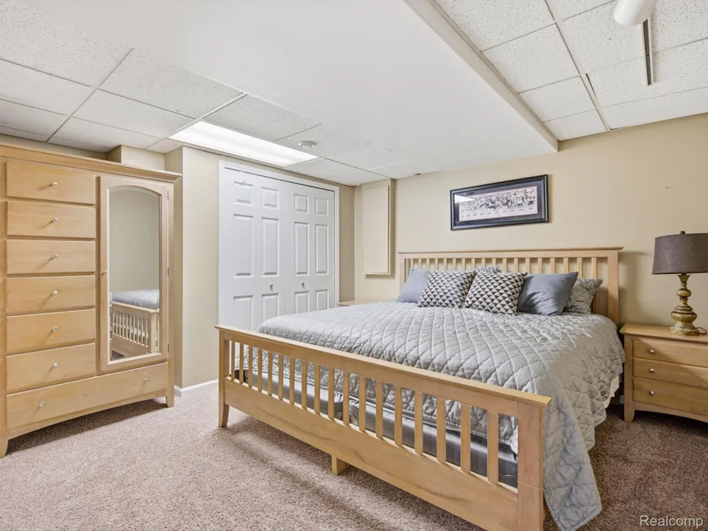 575 Lakes Edge Drive Oxford Village, MI 48371