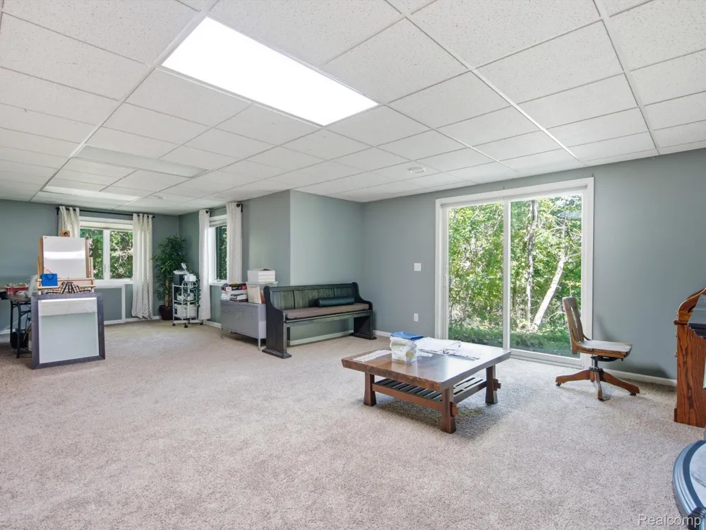 575 Lakes Edge Drive Oxford Village, MI 48371