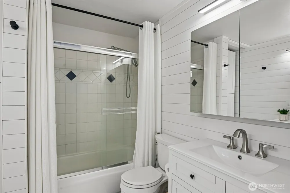 332 S 314th Place Federal Way, WA 98003