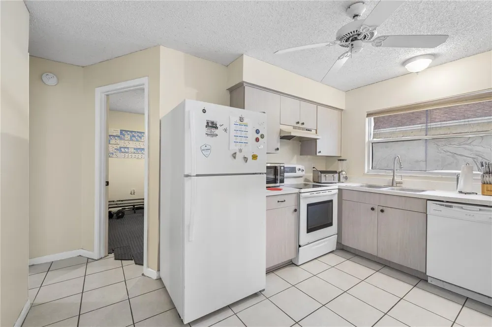 4753 SILVER CIRCLE Zephyrhills, FL 33541