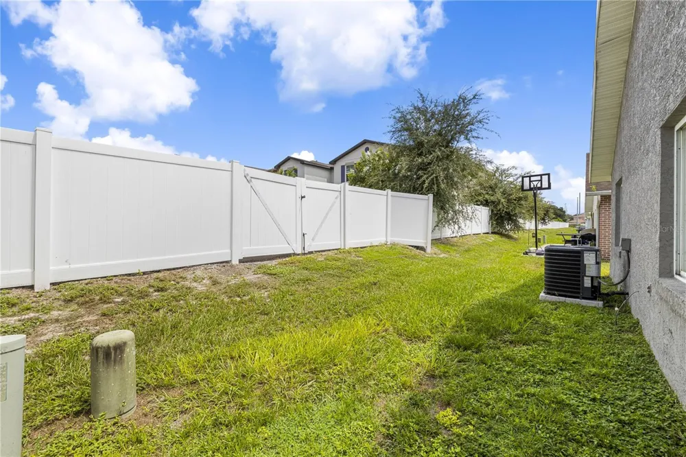 4753 SILVER CIRCLE Zephyrhills, FL 33541