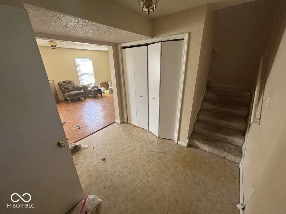 11417 Smoothbark Drive Indianapolis, IN 46235