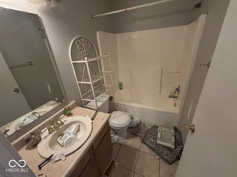 11417 Smoothbark Drive Indianapolis, IN 46235