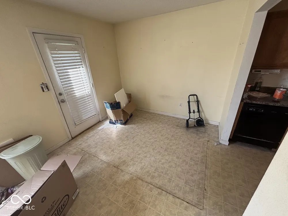 11417 Smoothbark Drive Indianapolis, IN 46235
