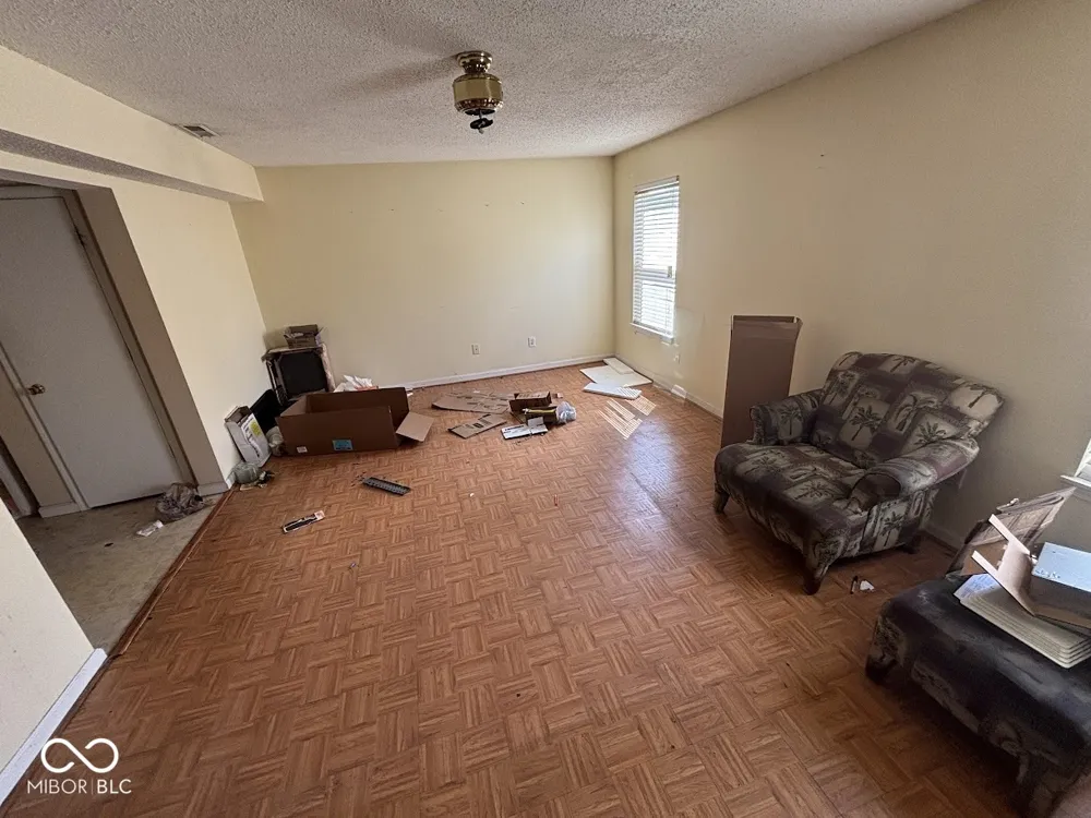 11417 Smoothbark Drive Indianapolis, IN 46235
