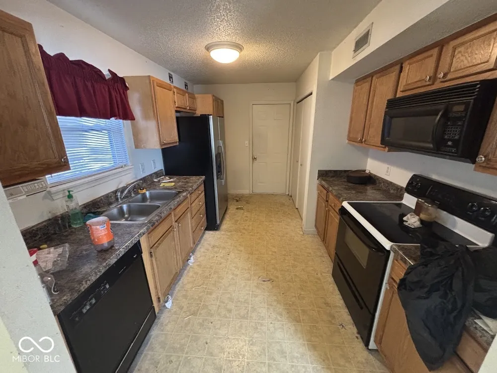 11417 Smoothbark Drive Indianapolis, IN 46235